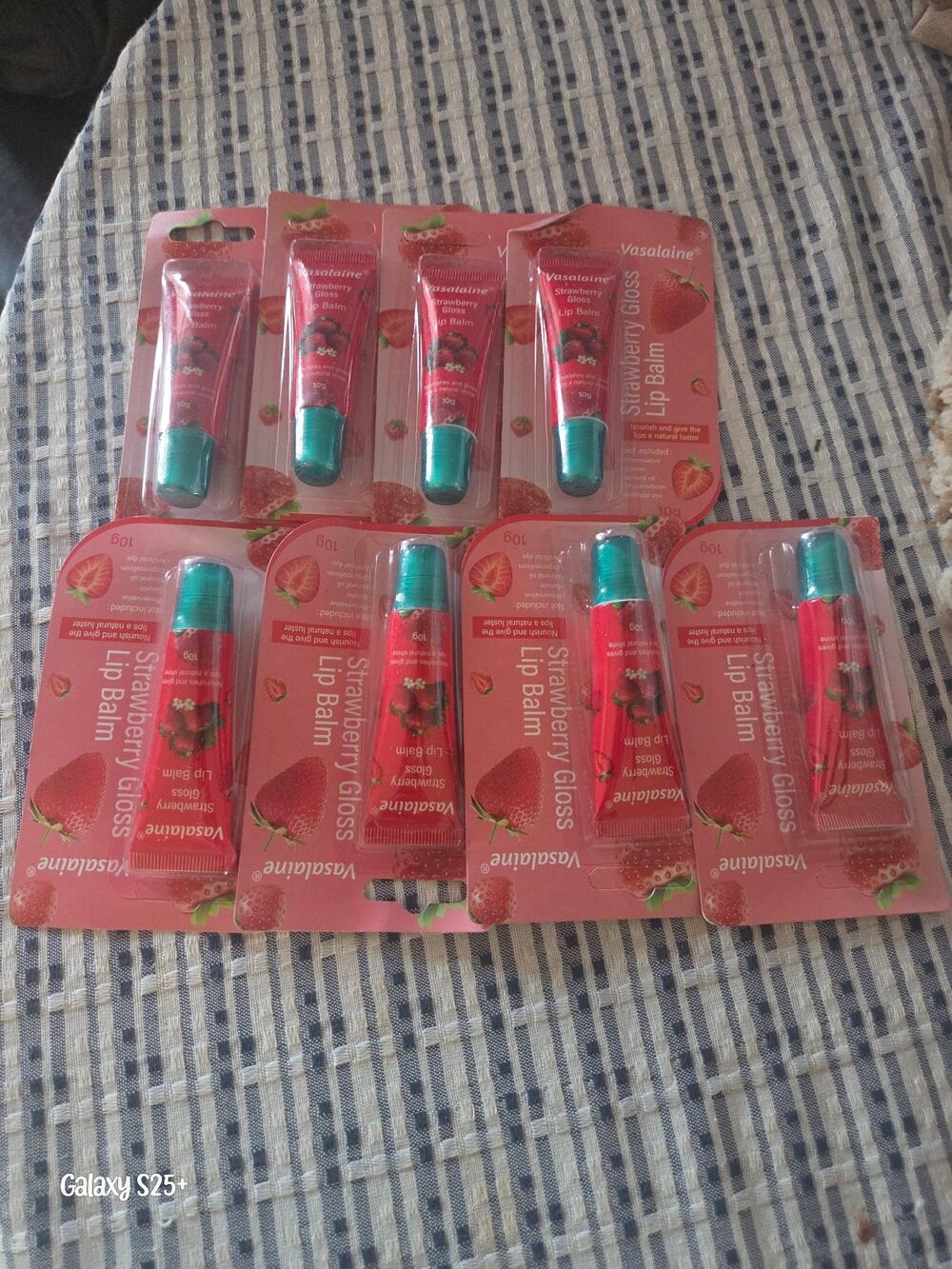 Vasalaine strawberry lip gloss (8)